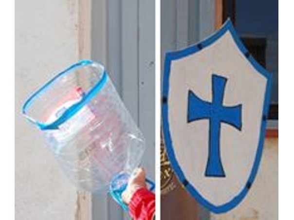 Materiales: una garrafa de agua vacía y un escudo de cartón