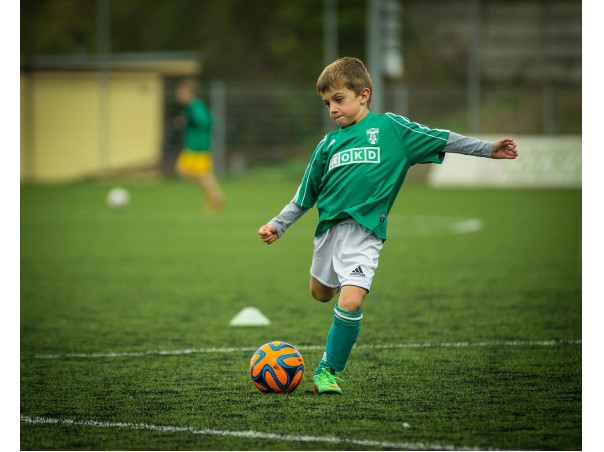 El fútbol se puede adaptar respetando la distancia social y minimizando el contacto entre los jugadores