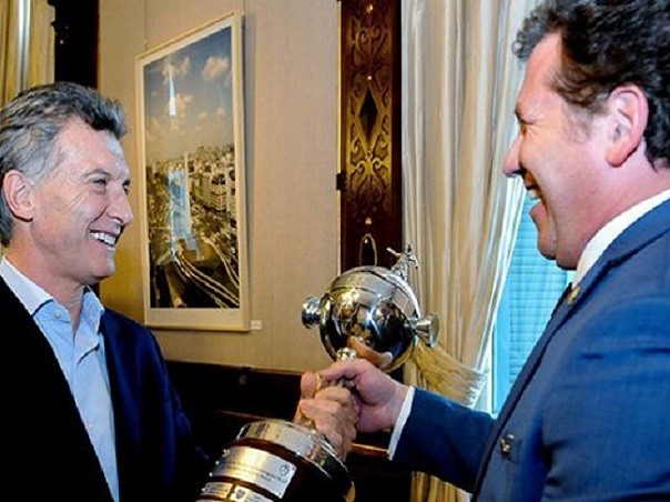 Macri, Domínguez y la Copa Libertadores de América. Fuente: www.lacapital.com.ar