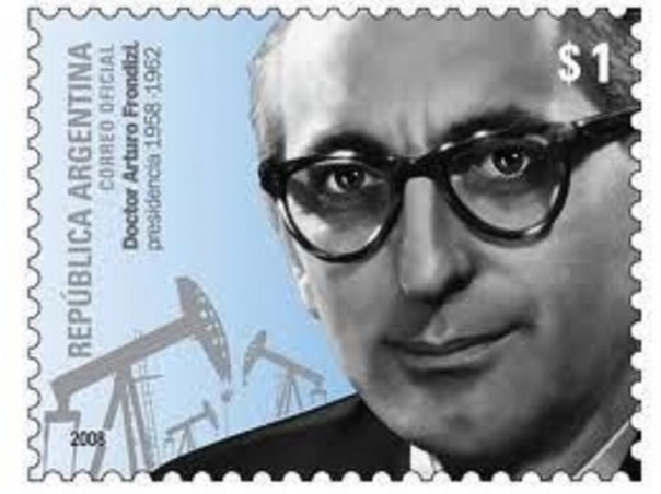 Un sello postal recuerda el impulso de Frondizi para que YPF sea capaz de alcanzar el autoabastecimiento de petróleo para el país