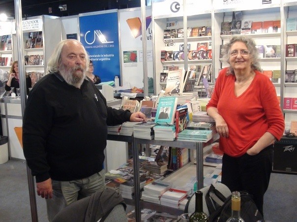 Roberto Di Giano junto a la editora Claudia Schvartz