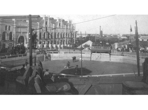 Plaza de Toros en Buenos Aires ubicada en la zona de Parque Lezama en el barrio de San Telmo, que funcionó hasta principios de 1900. Foto: Archivo General de la Nación