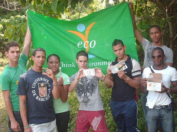 Uno de los grupos del Movimiento Internacional de Ecobanderas (Ecoflag)