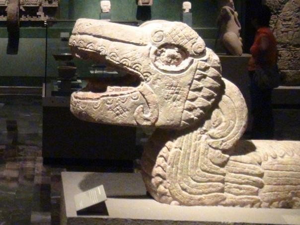Dios Quetzalcoátl, Serpiente Emplumada (Museo de Antropología, Ciudad de México)