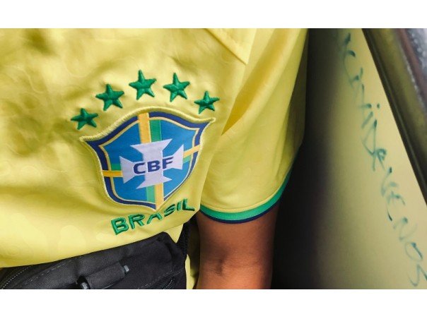 La Copa del Mundo estimula la compra de camisetas de fútbol de las Selecciones más representativas. Fuente: Pexels.com - Foto: Gabriel Nascimento