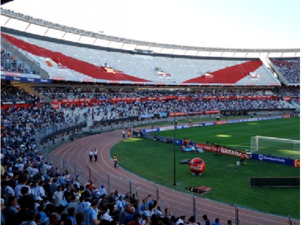 Estadio de River Plate, Buenos Aires. Momentos previos al partido Argentina-Bolivia, 11-11-2011